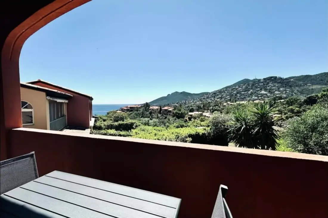 Logement Lumineux Avec Terrasse Et Vue Mer