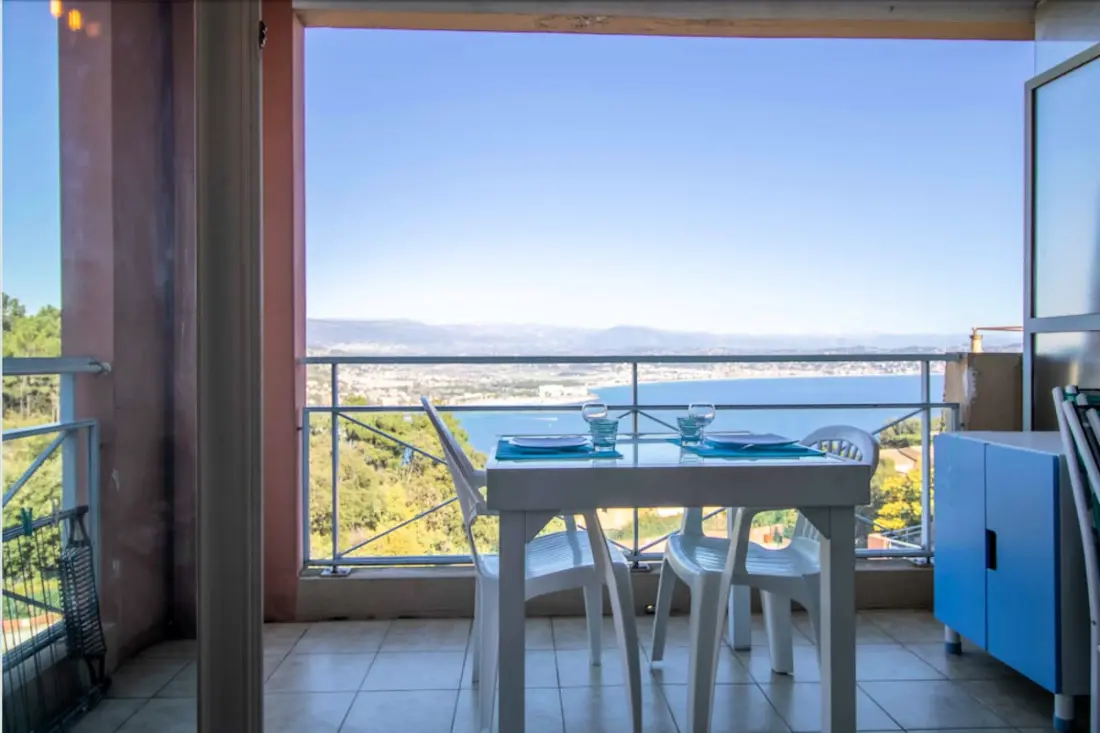Superbe 32m² Avec Balcon Et Magnifique Vue Sur Mer