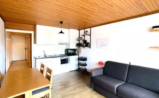 Geräumige T3-Ägäis-Residenz mit Parkplatz und Klimaanlage