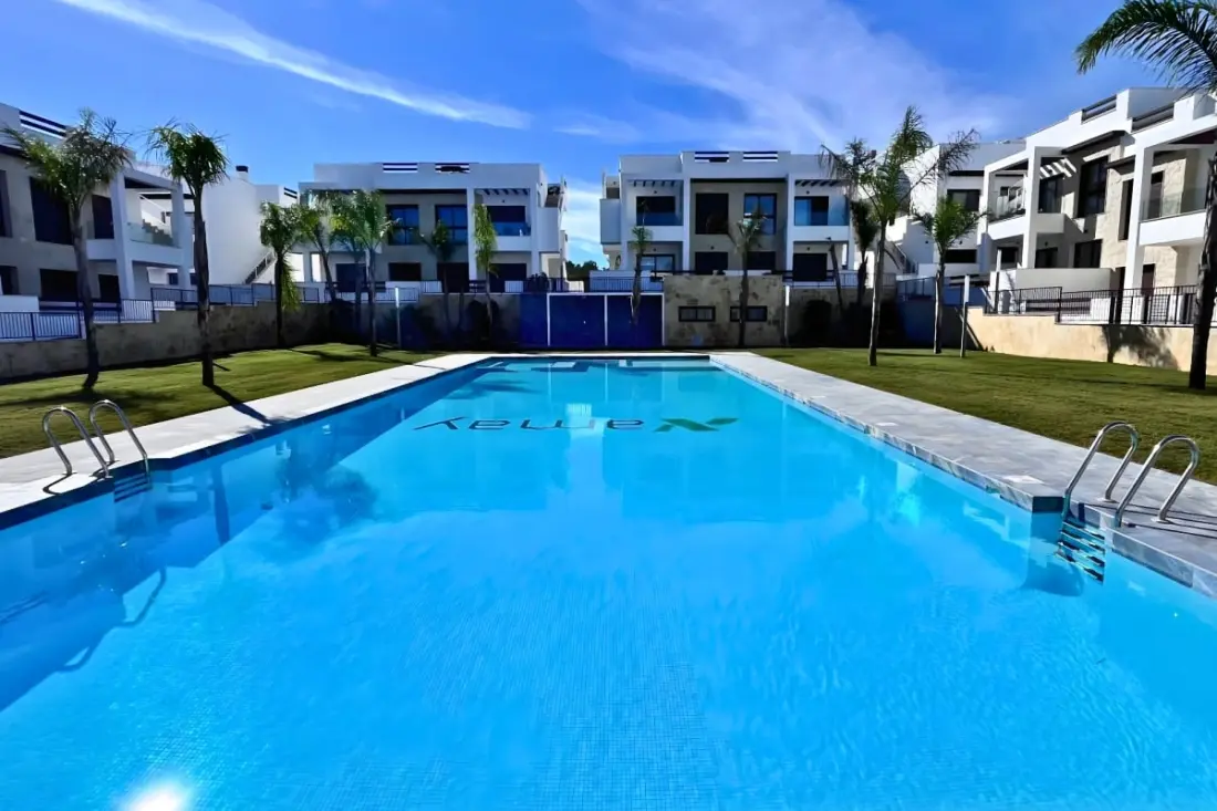 La Calienta  : Vue Lagune Rose Et Piscine