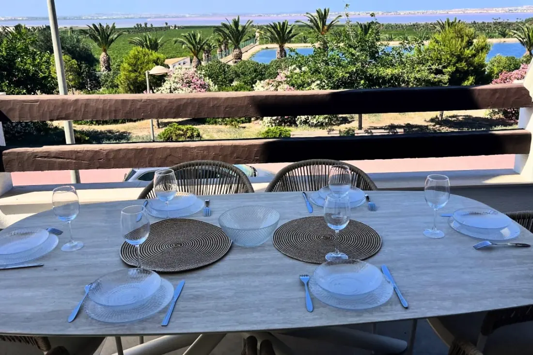 La Calienta  : Vue Lagune Rose Et Piscine