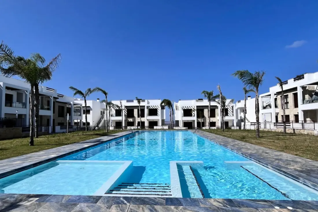 La Calienta  : Vue Lagune Rose Et Piscine