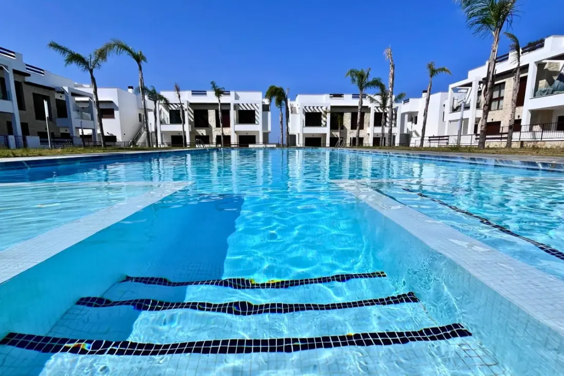La Calienta  : Vue Lagune Rose Et Piscine