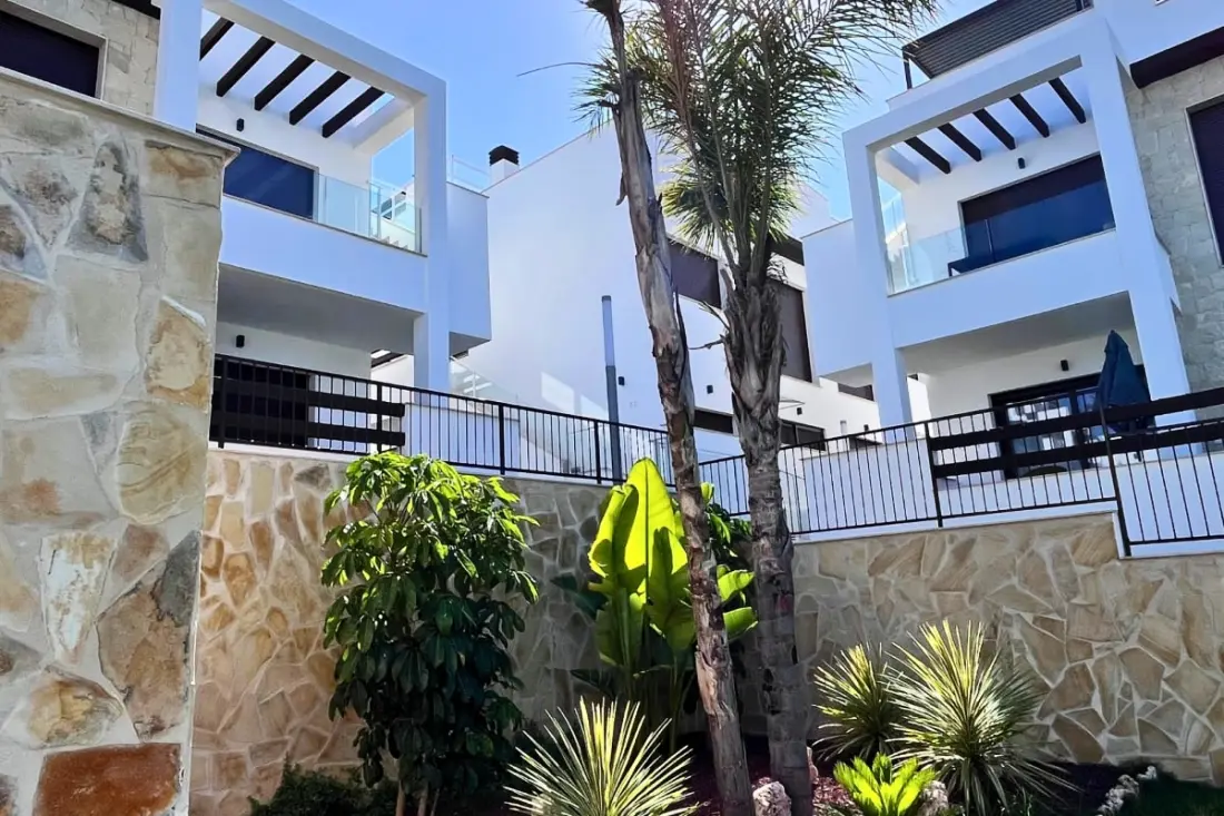 La Calienta  : Vue Lagune Rose Et Piscine