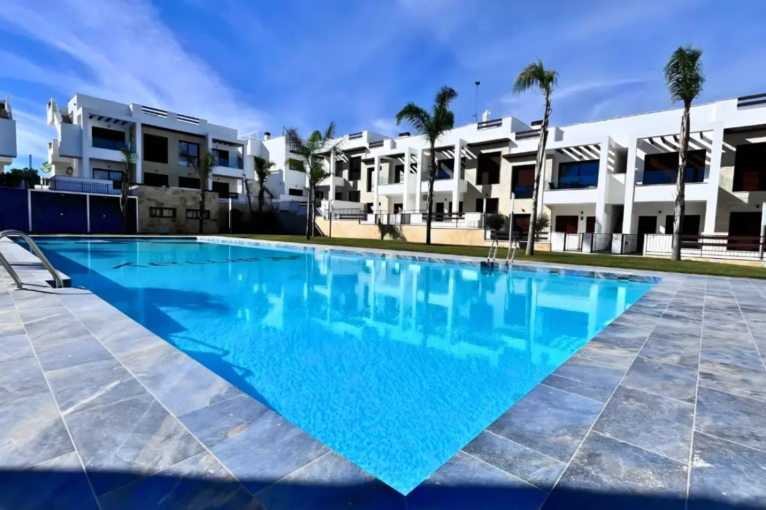 La Calienta  : Vue Lagune Rose Et Piscine