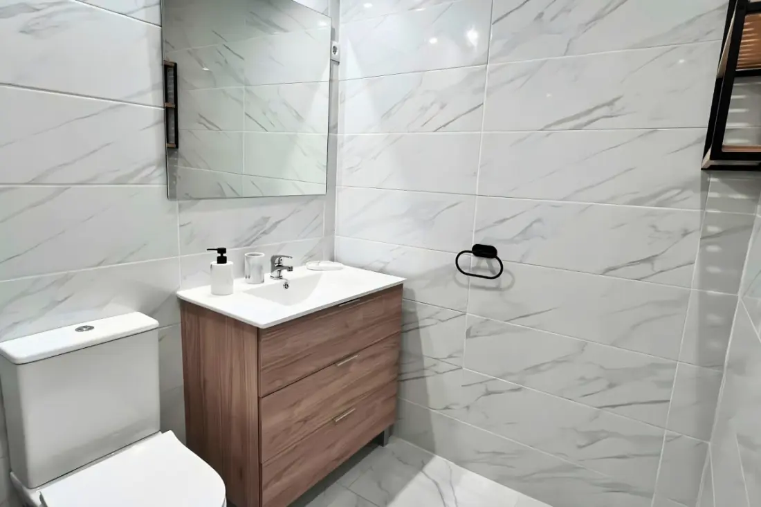 Spacieux 3 Chambres Rénové à 500 M Des Plages