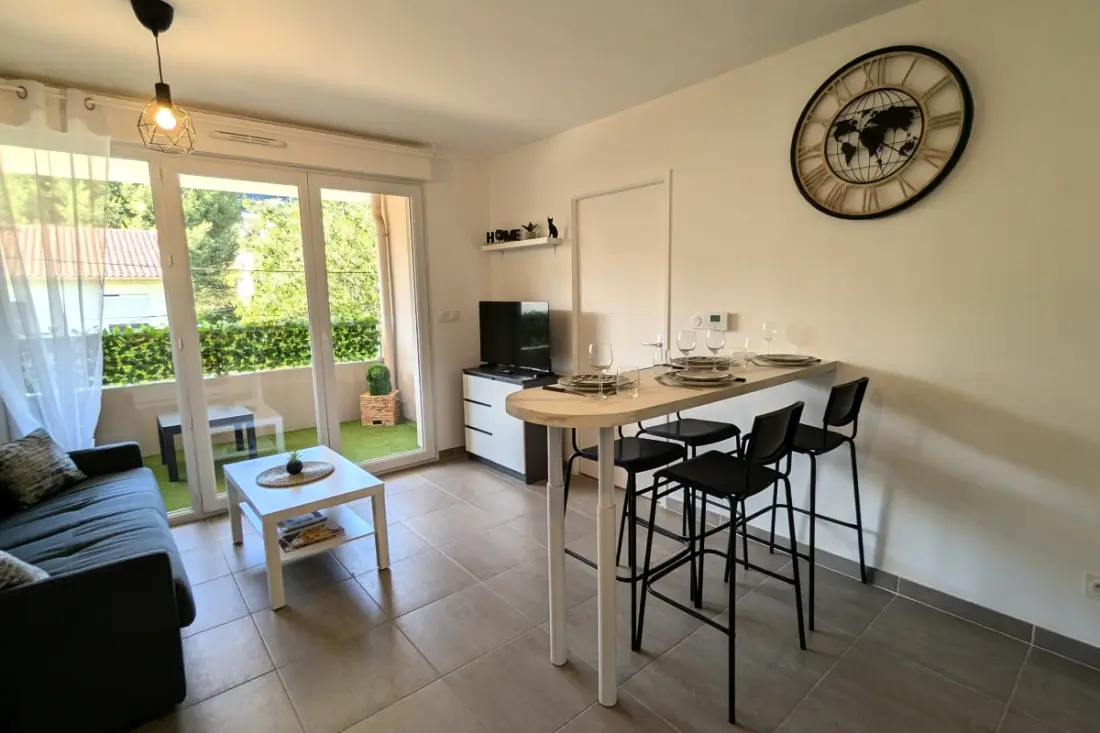Appartement Moderne Avec Terrasse, Au Calme