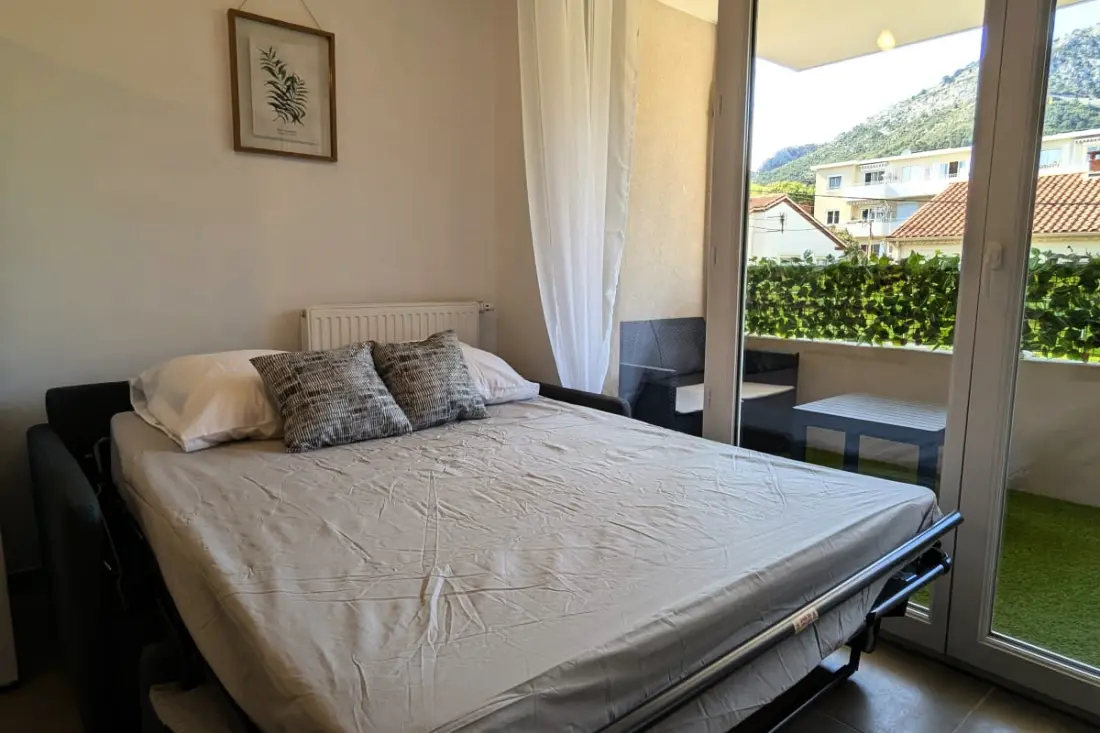 Appartement Moderne Avec Terrasse, Au Calme
