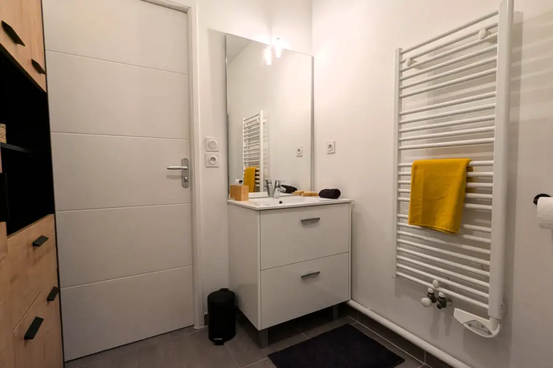 Appartement Moderne Avec Terrasse, Au Calme