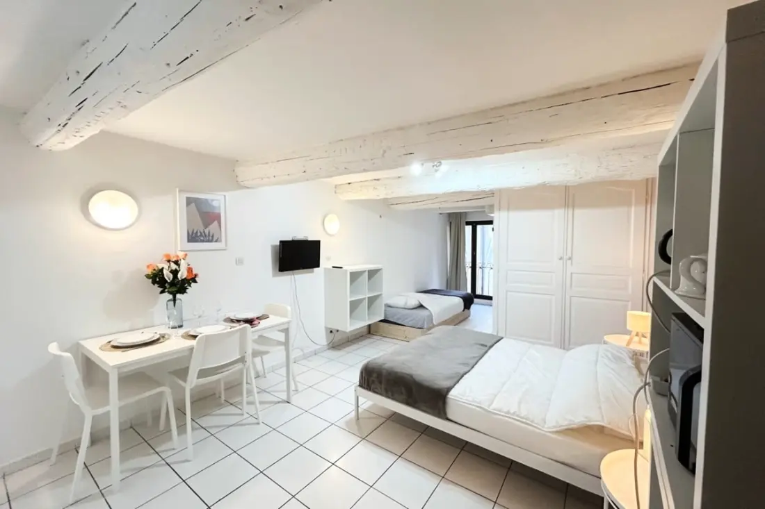 Studio Proche Port Et Commerces