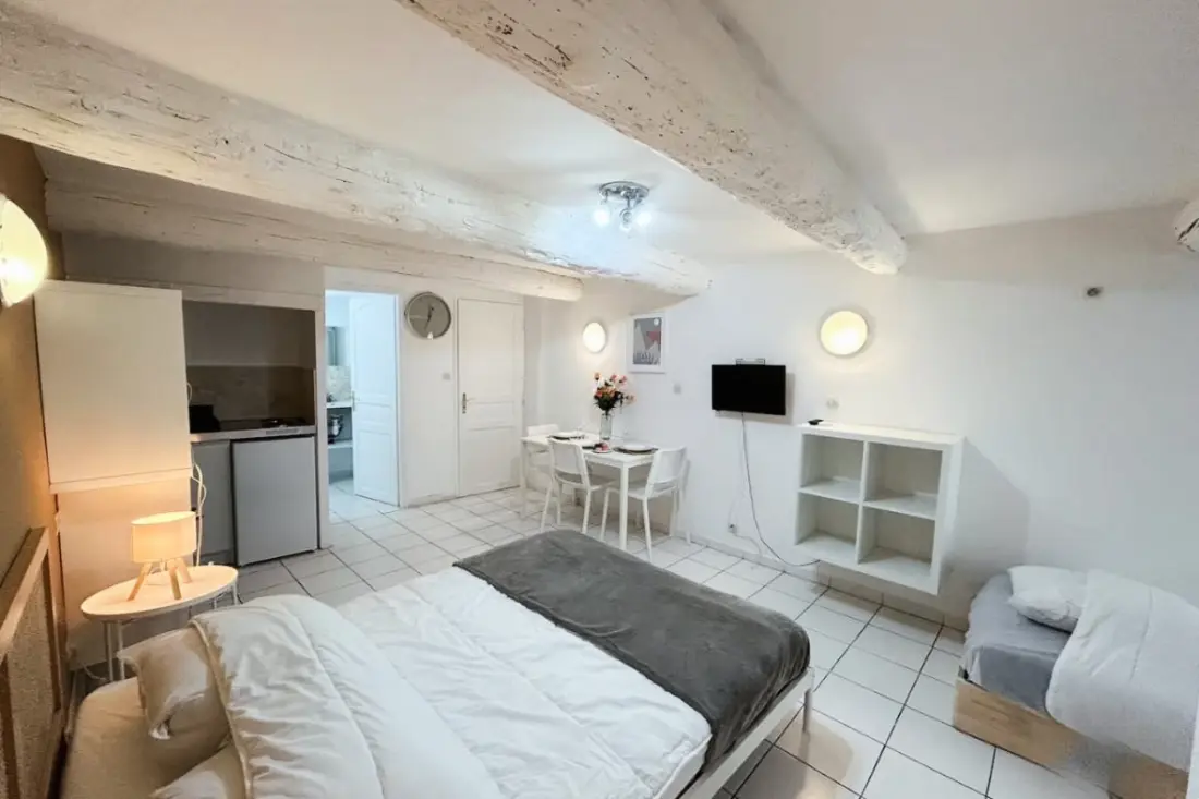 Studio Proche Port Et Commerces