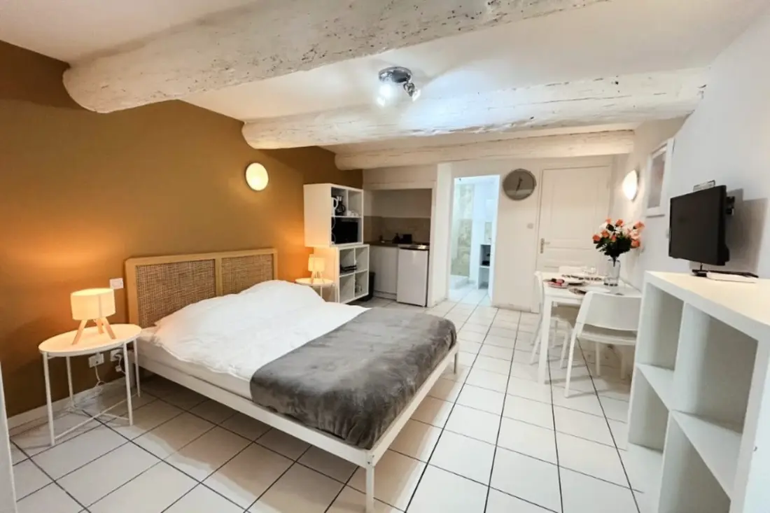 Studio Proche Port Et Commerces