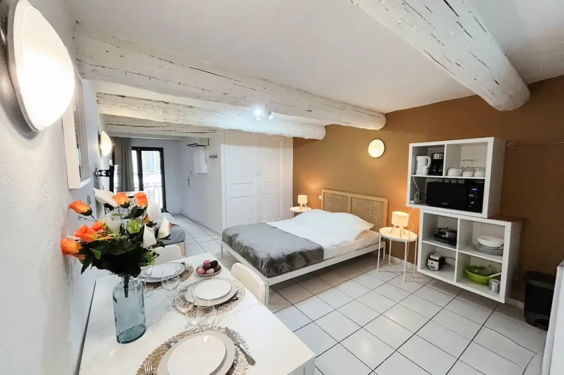 Studio Proche Port Et Commerces