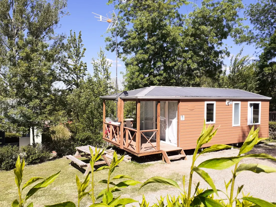 Flower Camping Du Lac De Thésauque 3 étoiles★★★
