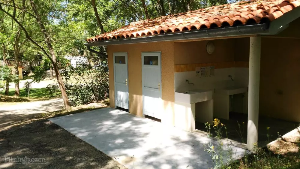 Flower Camping Du Lac De Thésauque 3 étoiles★★★