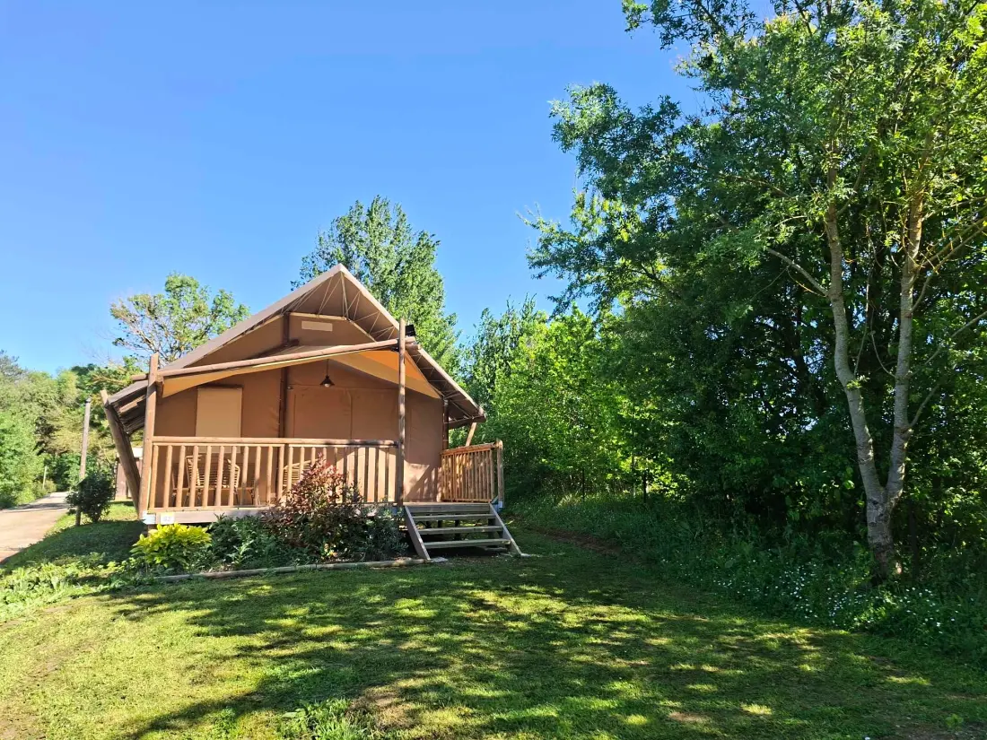 Flower Camping Du Lac De Thésauque 3 étoiles★★★