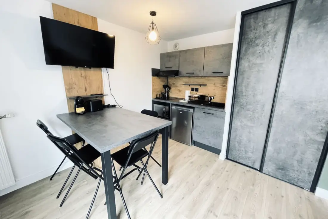 Studio Moderne Avec Balcon Et Wifi à Toulouse