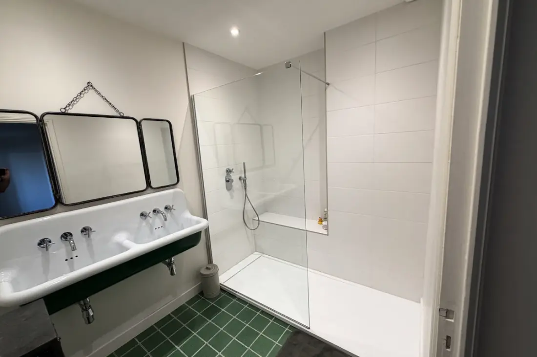 Vaste 105 M² Avec Grande Terrasse &amp; Parking