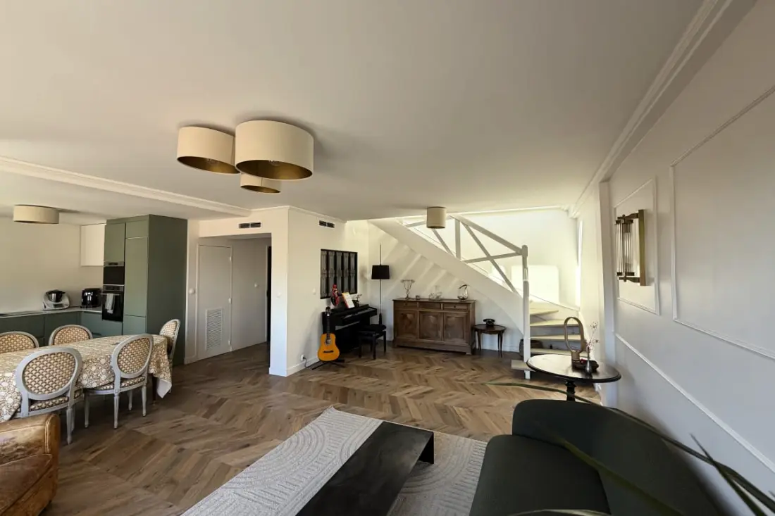 Vaste 105 M² Avec Grande Terrasse &amp; Parking