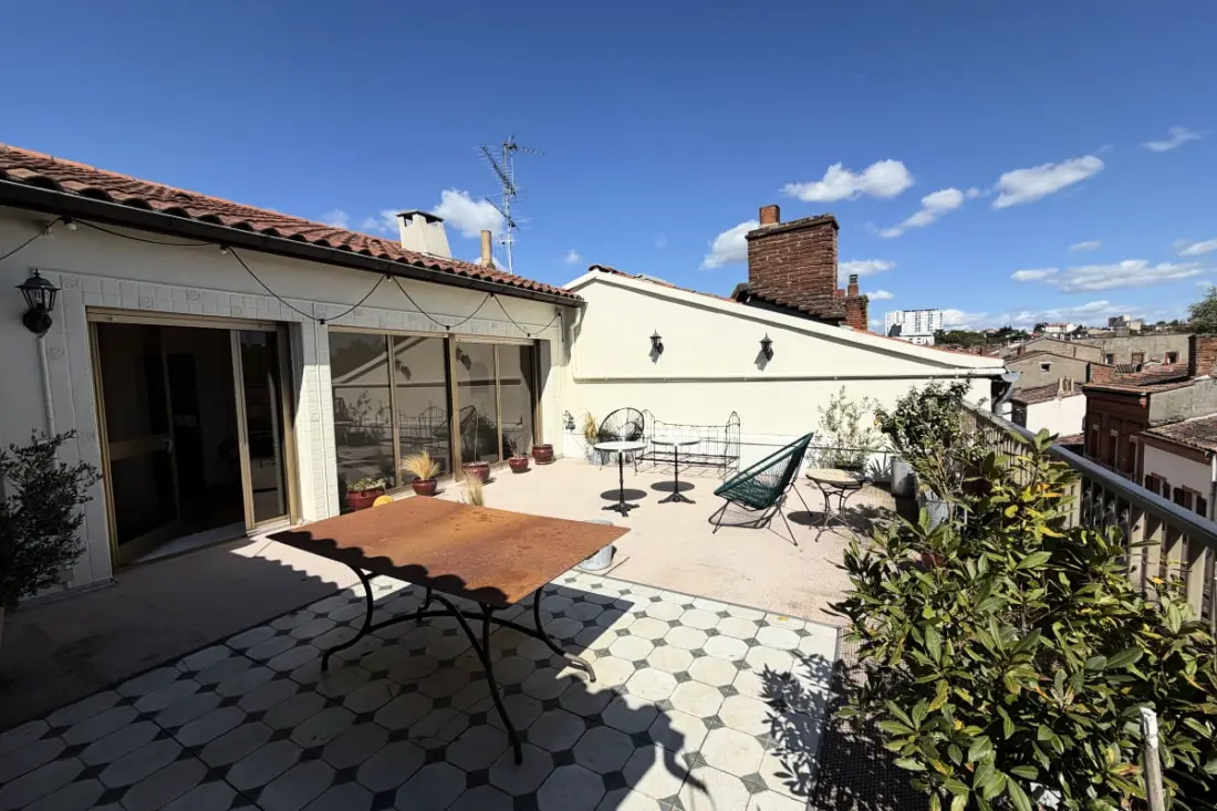 Vaste 105 M² Avec Grande Terrasse &amp; Parking