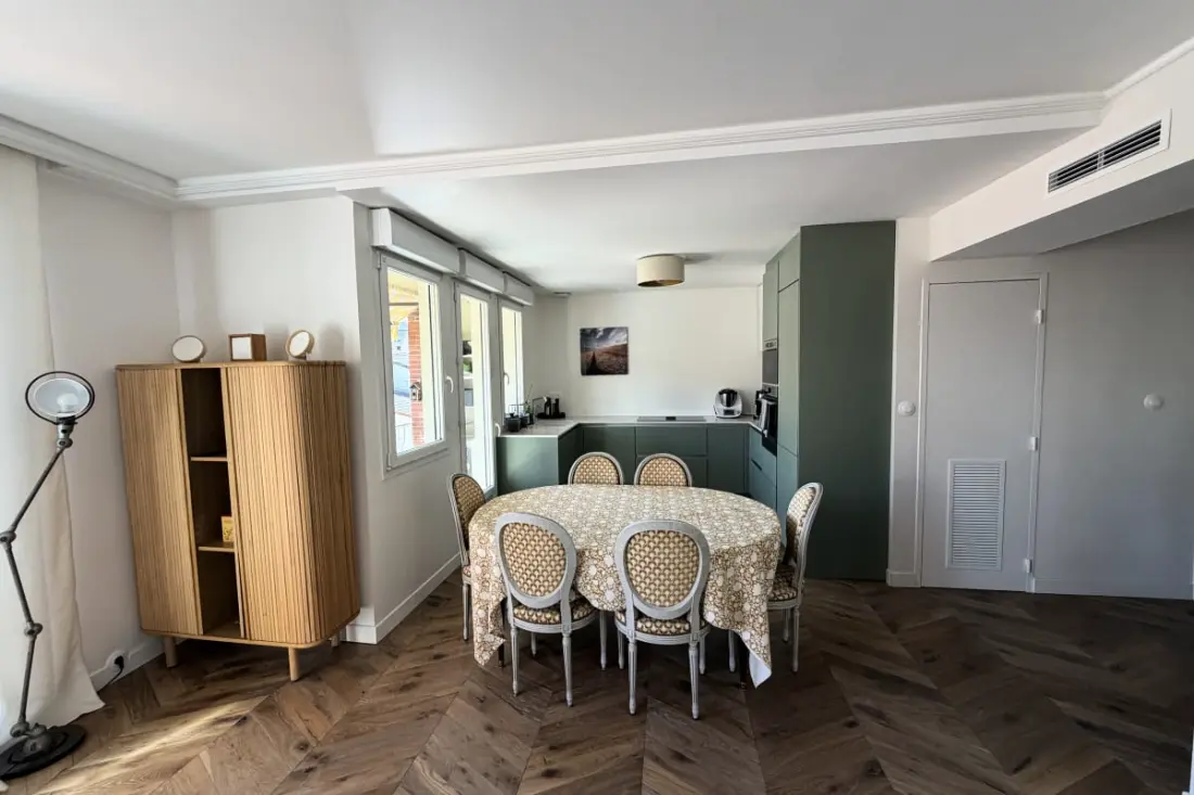 Vaste 105 M² Avec Grande Terrasse &amp; Parking