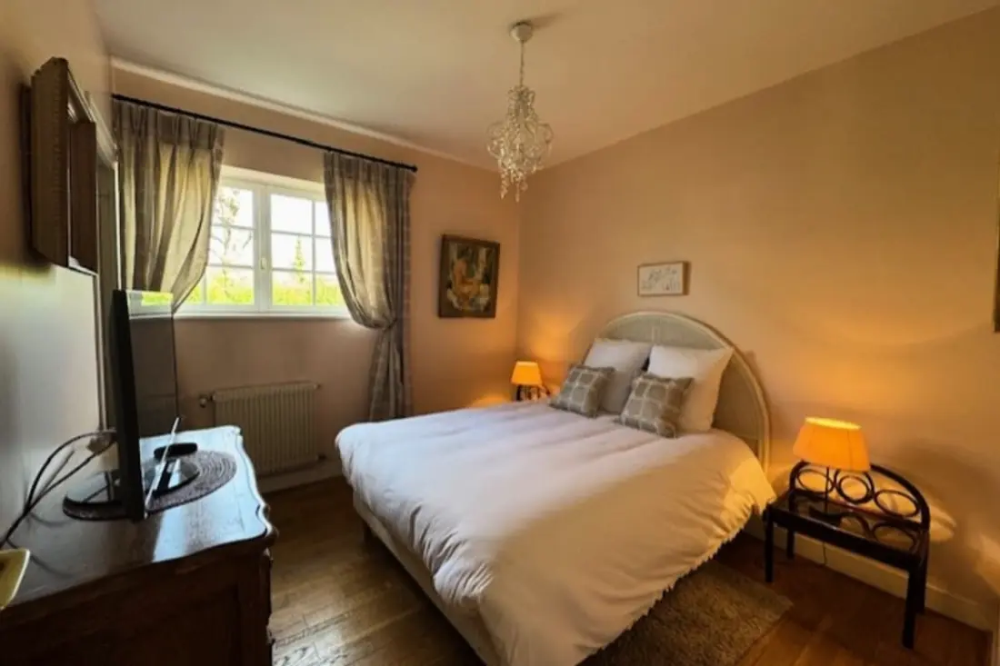Grande Maison Avec Un Jardin Verdoyant