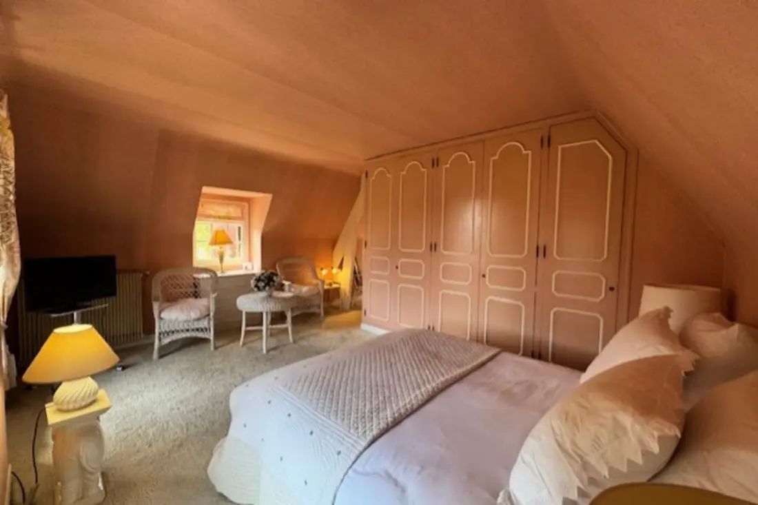 Grande Maison Avec Un Jardin Verdoyant