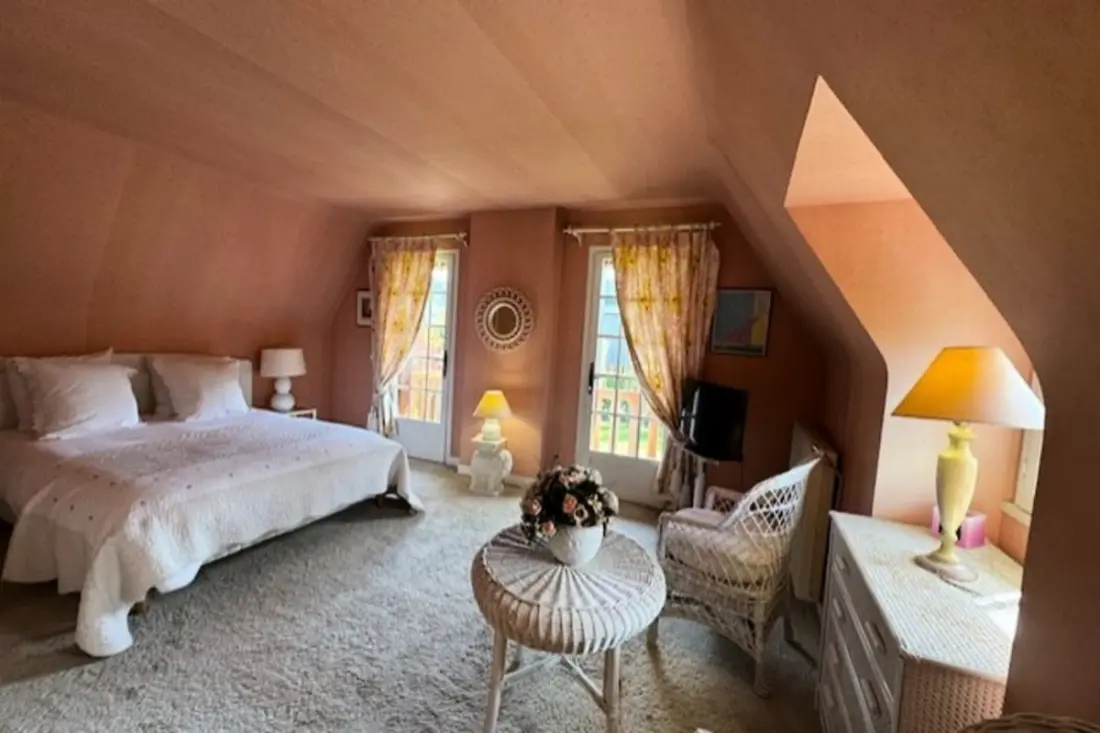 Grande Maison Avec Un Jardin Verdoyant