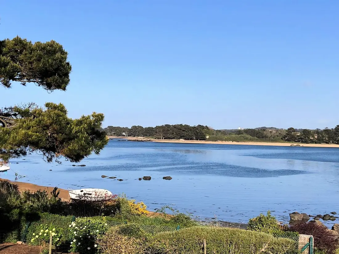 Location de Vacances TREGASTEL 46