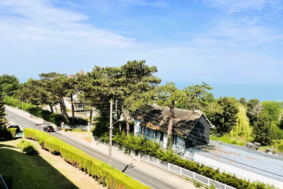Aux Flots Bleus,  Avec Balcon Et Vue Sur Mer