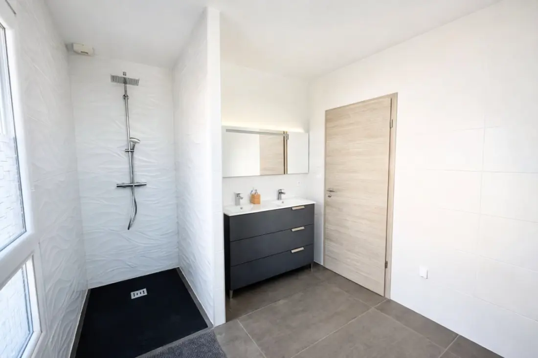 La Villa Des Sarments : Piscine &amp; Jacuzzi