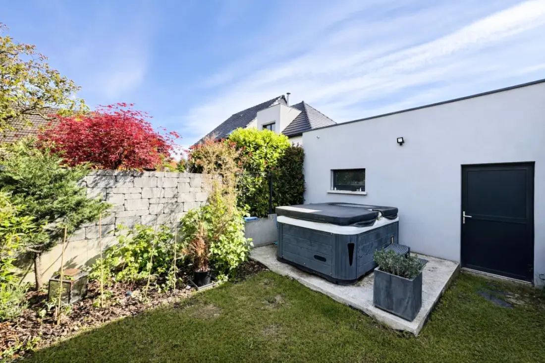La Villa Des Sarments : Piscine &amp; Jacuzzi