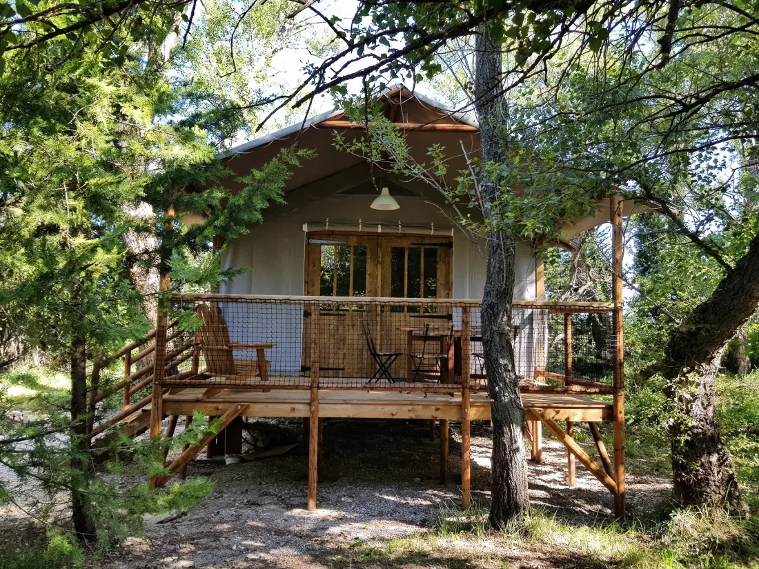 Flower Camping Les Rives de l'Aygues 3 étoiles★★★