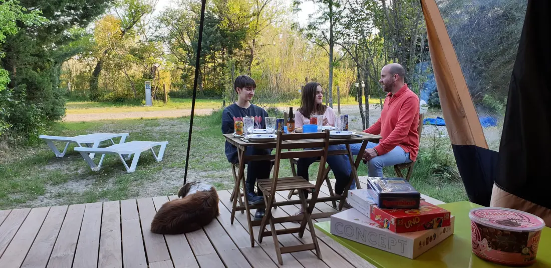 Flower Camping Les Rives de l'Aygues 3 étoiles★★★