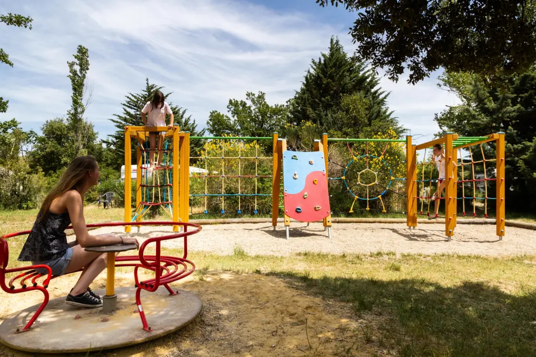 Flower Camping Les Rives de l'Aygues 3 étoiles★★★