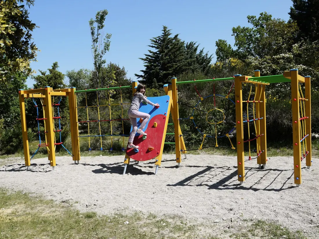 Flower Camping Les Rives de l'Aygues 3 étoiles★★★