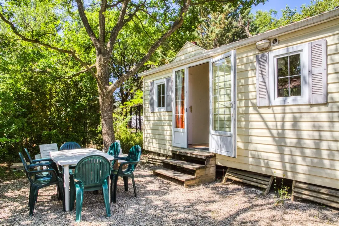 Flower Camping Les Rives de l'Aygues 3 étoiles★★★