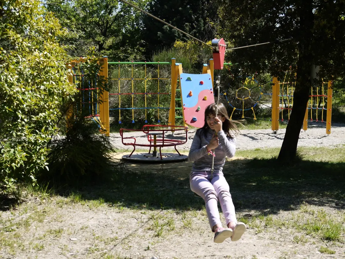 Flower Camping Les Rives de l'Aygues 3 étoiles★★★