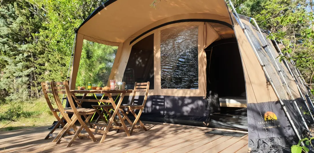 Flower Camping Les Rives de l'Aygues 3 étoiles★★★
