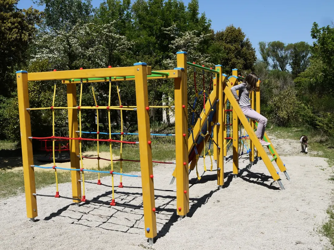 Flower Camping Les Rives de l'Aygues 3 étoiles★★★