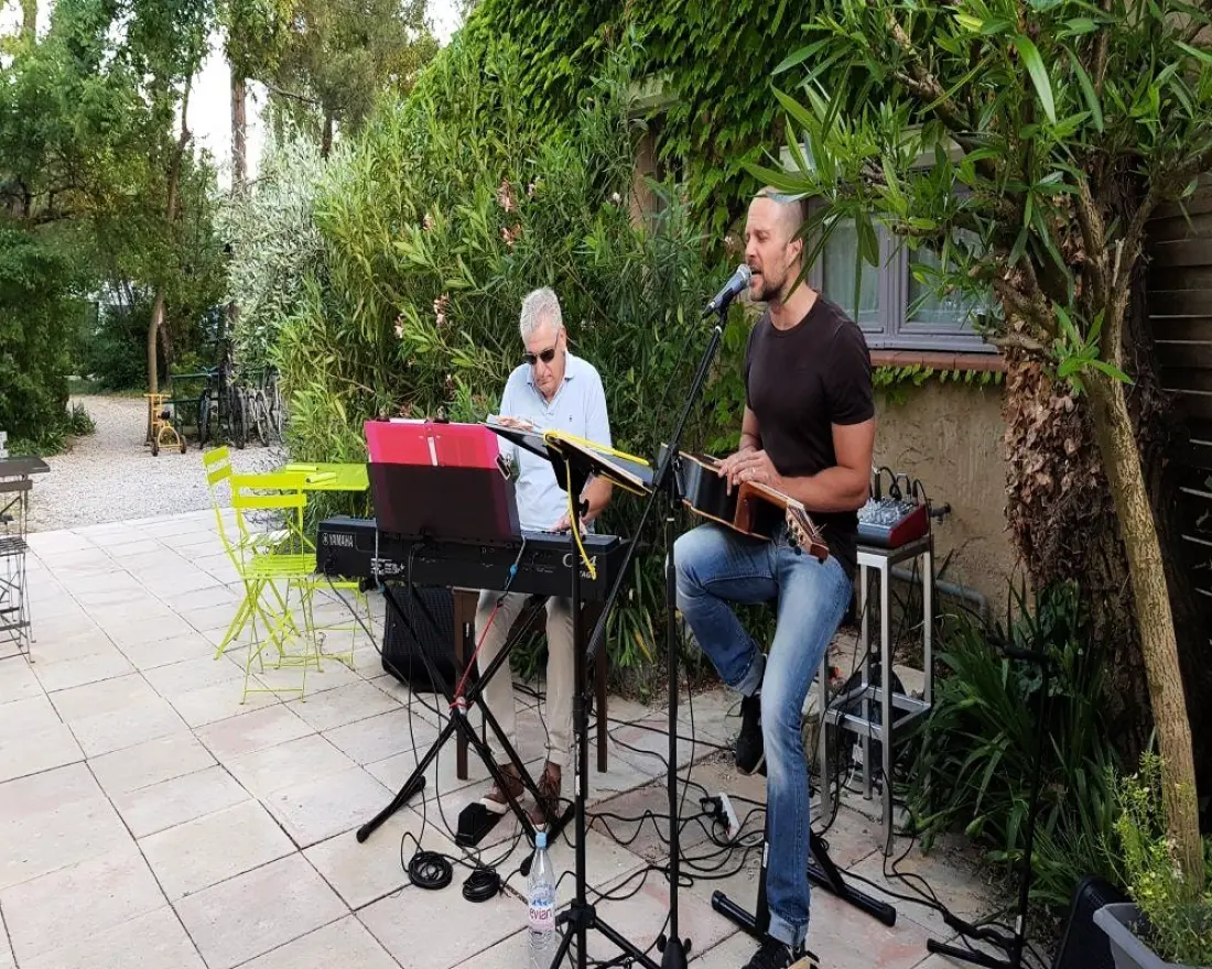 Flower Camping Les Rives de l'Aygues 3 étoiles★★★