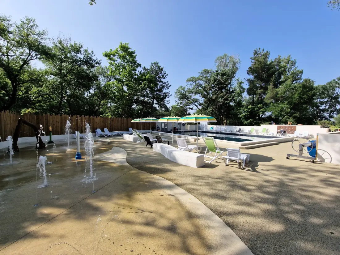 Flower Camping Les Rives de l'Aygues 3 étoiles★★★