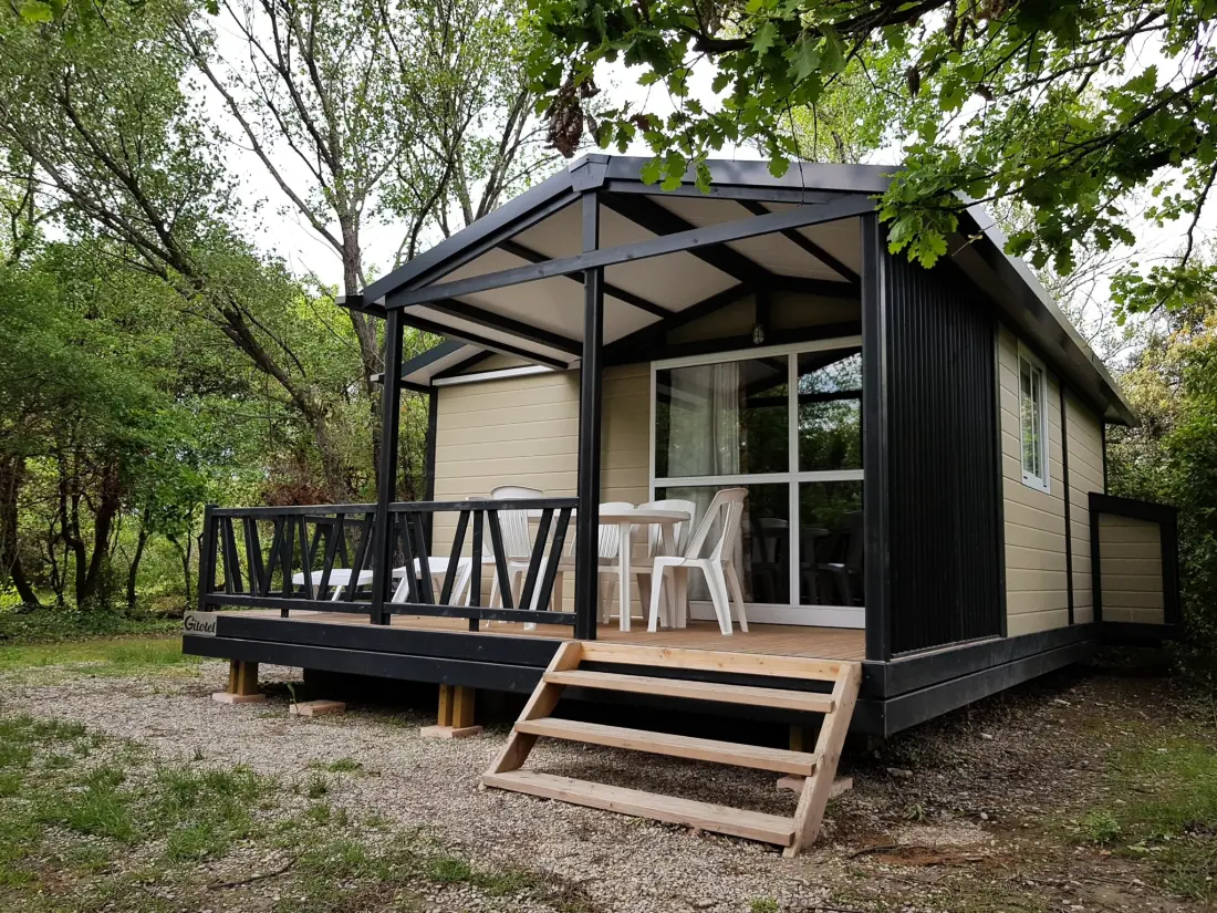 Flower Camping Les Rives de l'Aygues 3 étoiles★★★