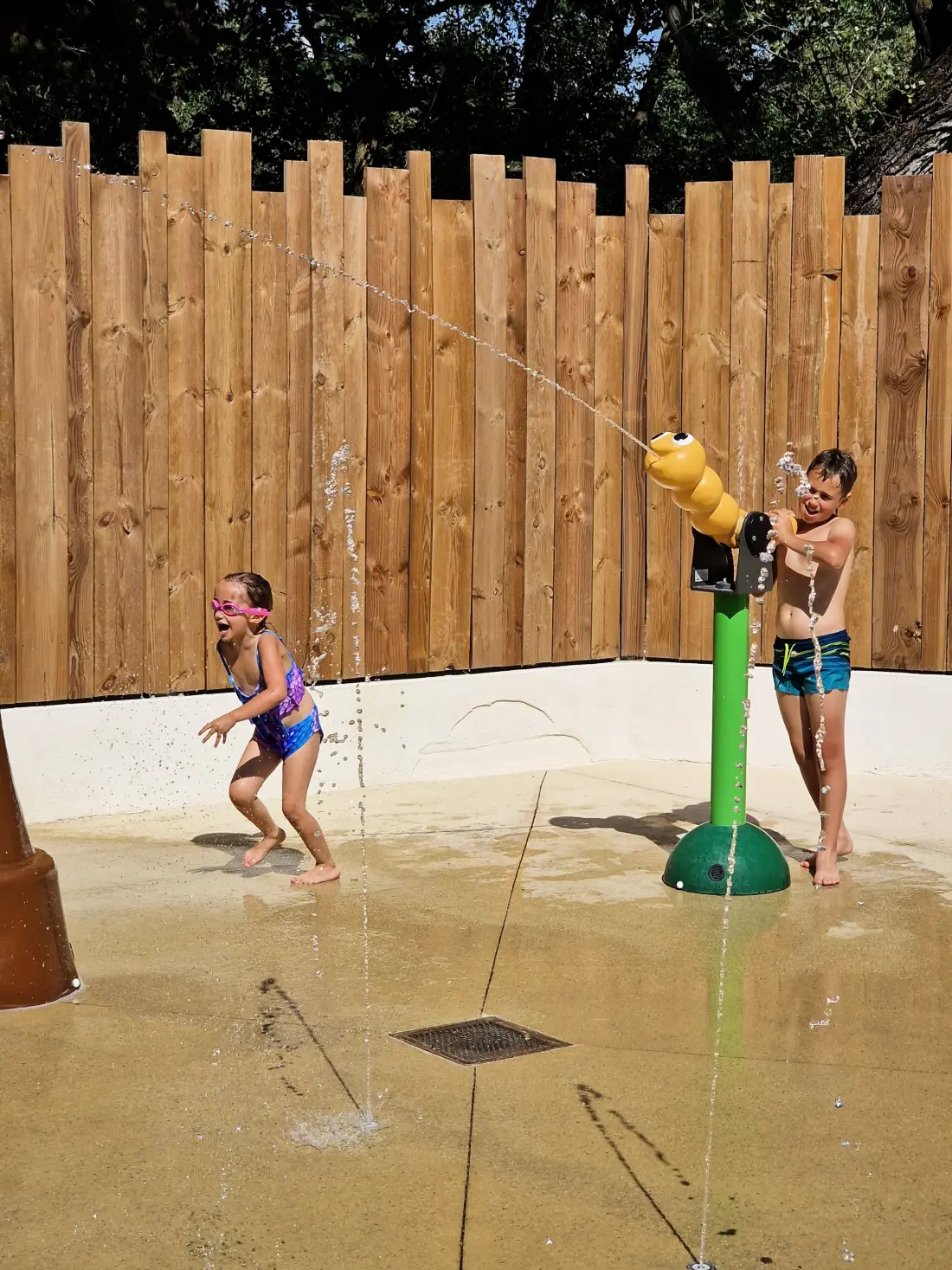 Flower Camping Les Rives de l'Aygues 3 étoiles★★★