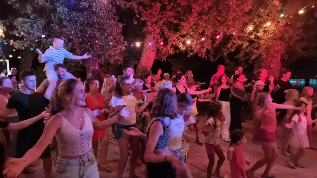 Flower Camping Les Rives de l'Aygues 3 étoiles★★★