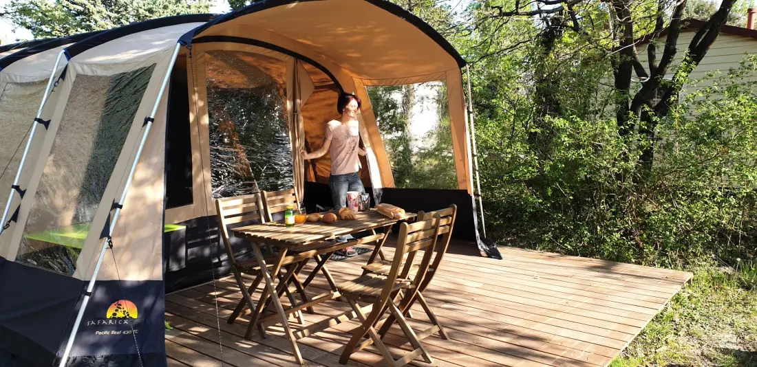 Flower Camping Les Rives de l'Aygues 3 étoiles★★★