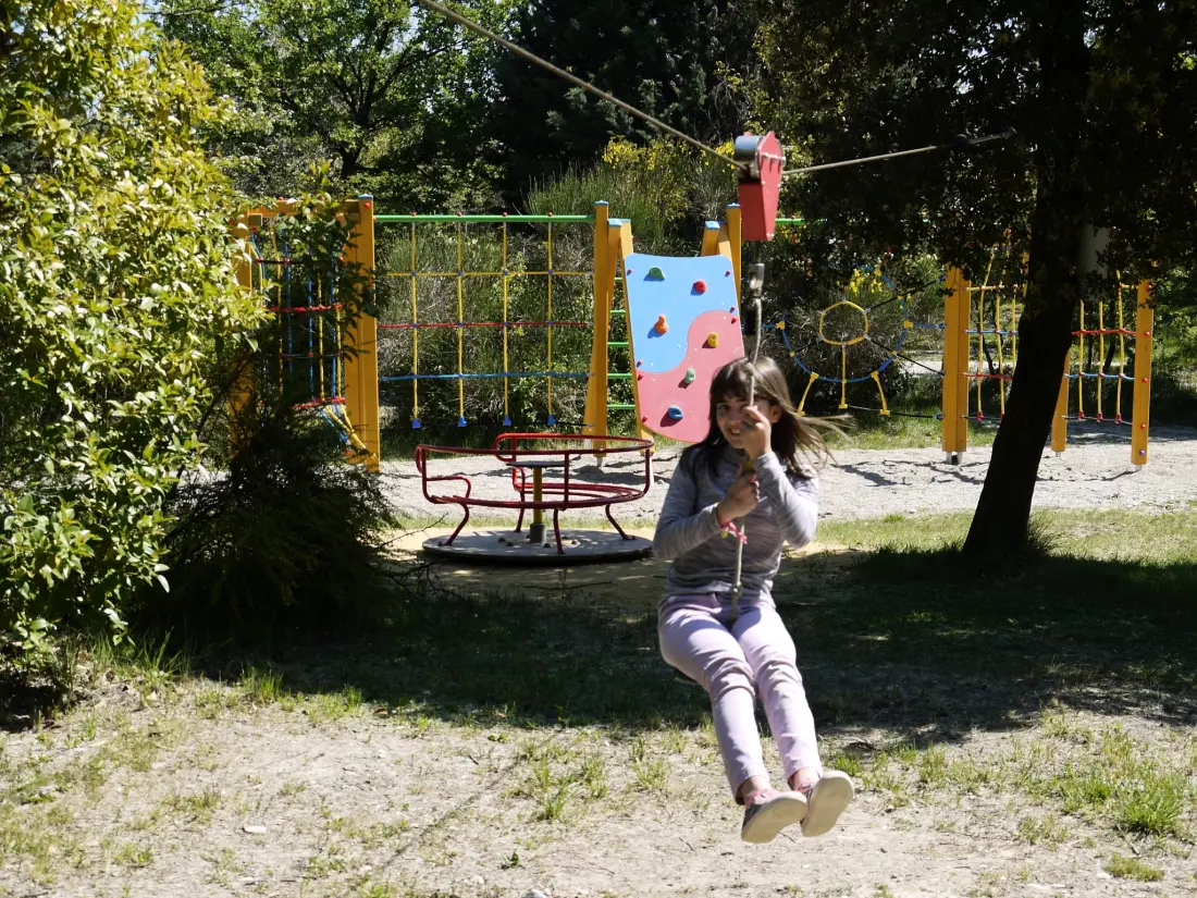 Flower Camping Les Rives de l'Aygues 3 étoiles★★★