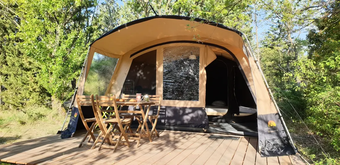 Flower Camping Les Rives de l'Aygues 3 étoiles★★★
