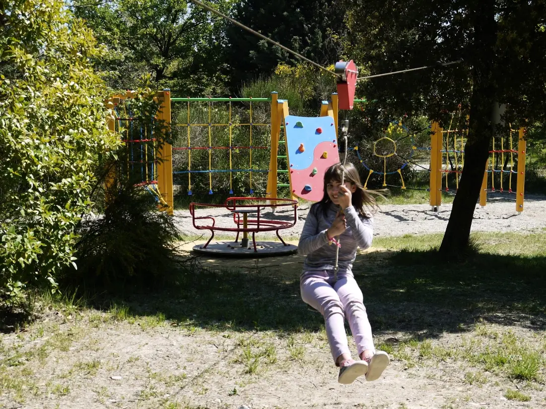 Flower Camping Les Rives de l'Aygues 3 étoiles★★★