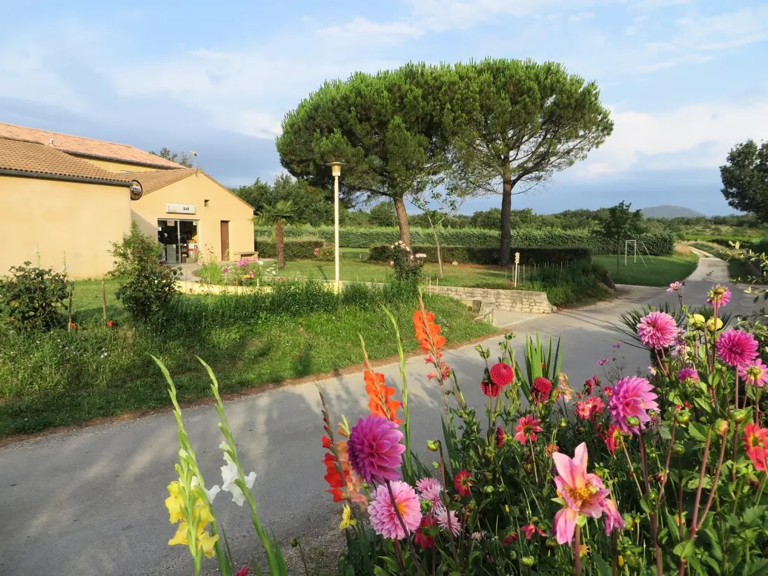 Camping La Rouvière Les Pins 3 étoiles★★★